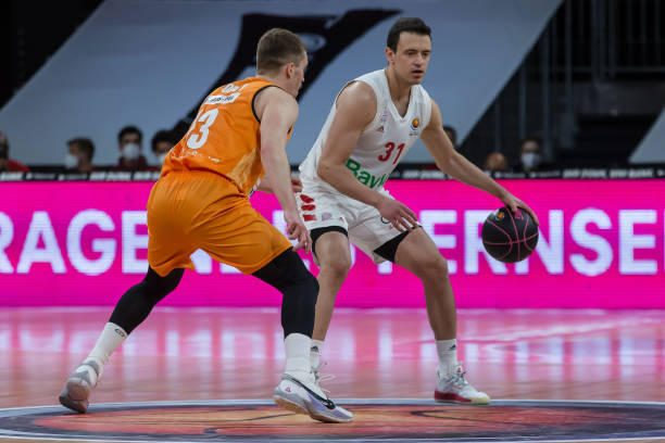 12次助攻 12次助攻