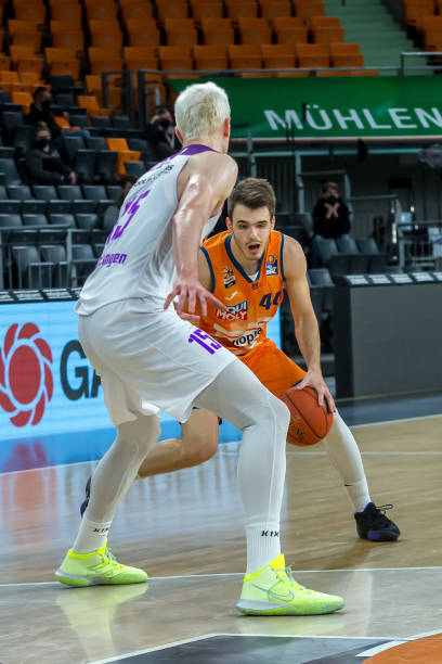 菱形中场战 菱形中场战