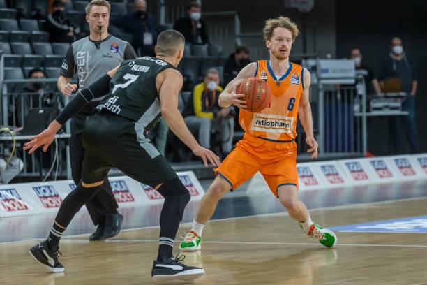 中东引援热 中东引援热